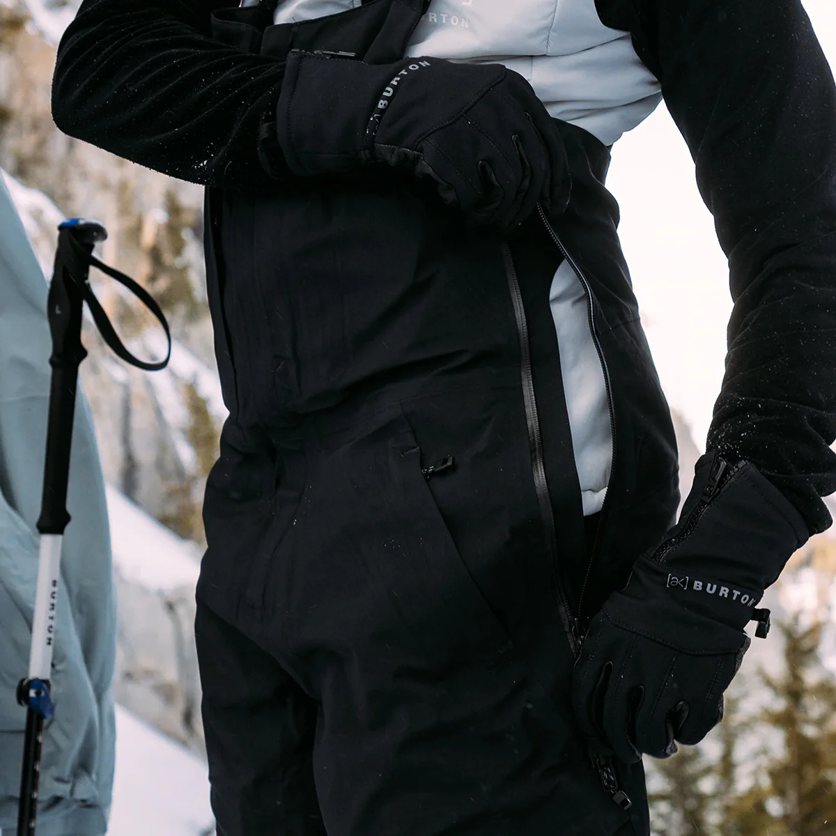 Burton [ak] Kimmy GORE‑TEX 3L Stretch Snow Bib Pants True Black - Womens - Image 3