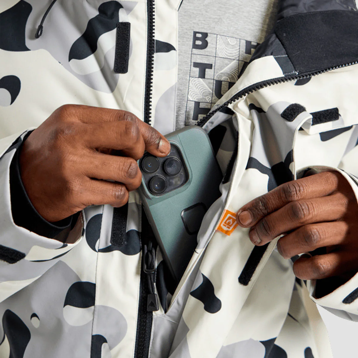 Burton Covert 2.0 2L Snow Jacket Stout White Cookie Camo - Image 4