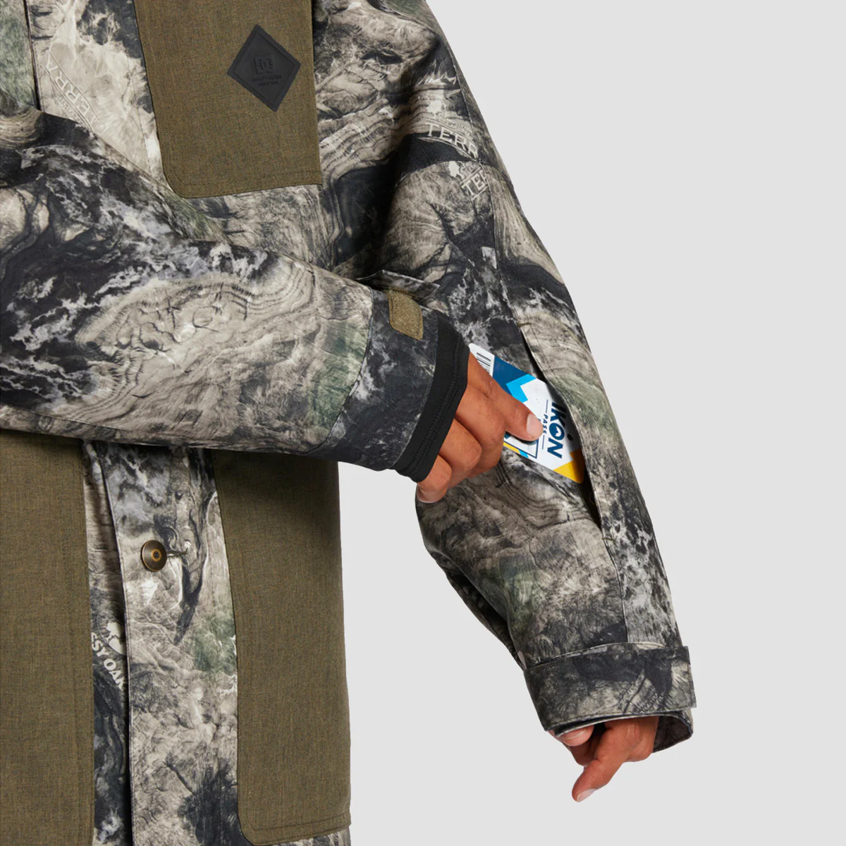 DC Servo 15K Snow Jacket Mossy Oak Terra Coyote Camo - Image 4
