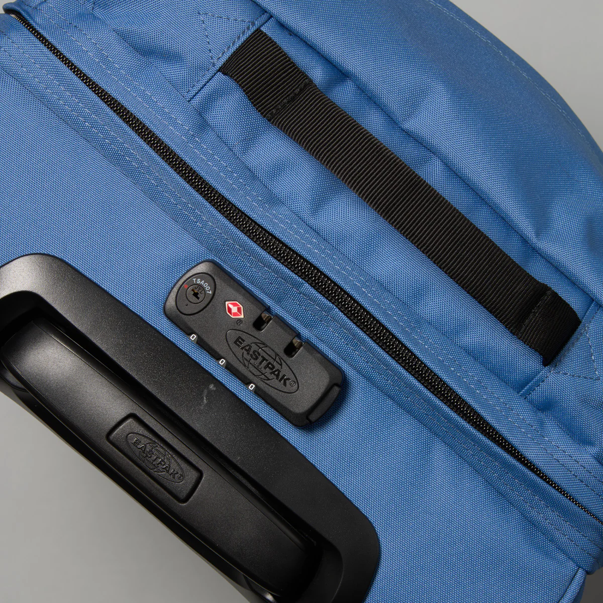 Eastpak Tranverz S 42L Wheeled Carry On Suitcase Blue Bouncing - Image 4