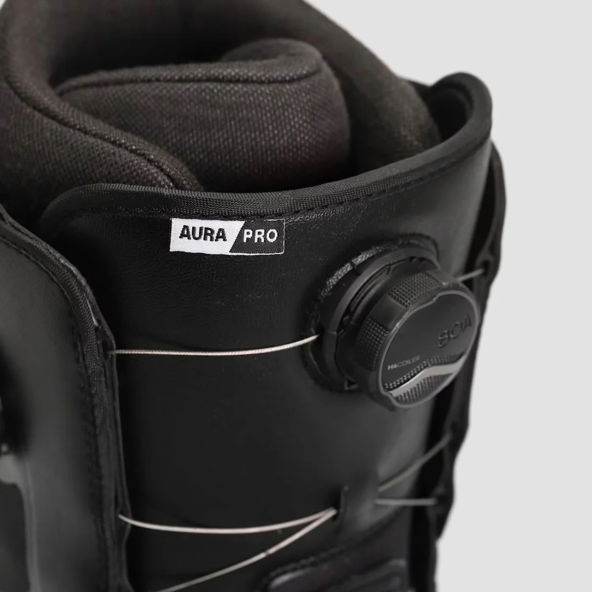 Vans Aura Pro Snowboard Boots Black/White - Image 5