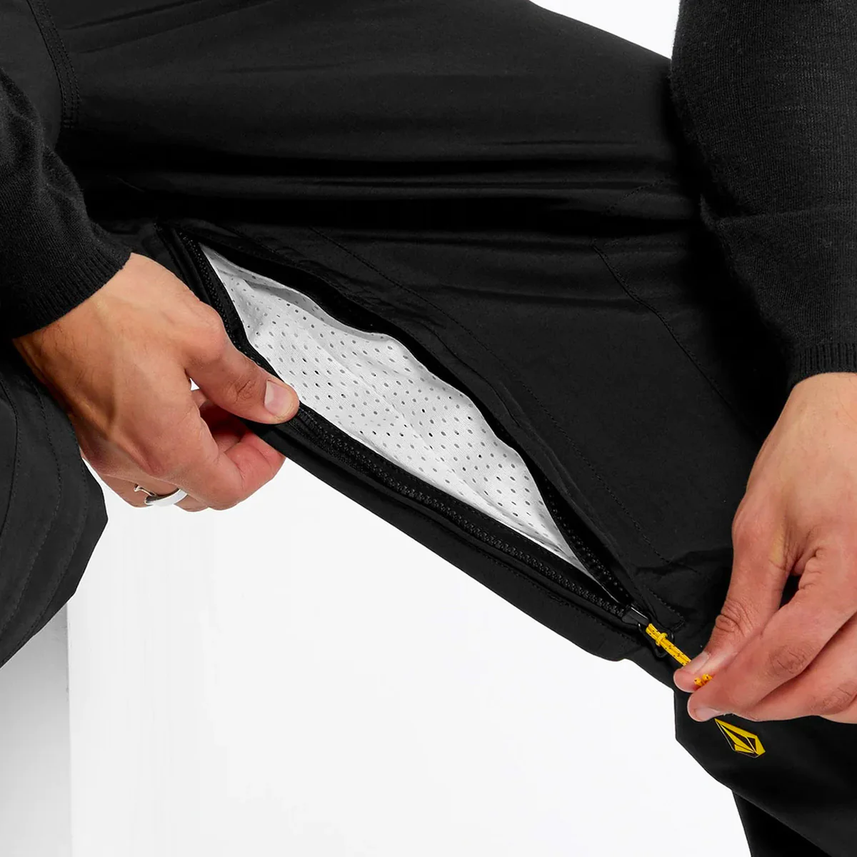Volcom Longo Gore-Tex Snow Pants Black - Image 3